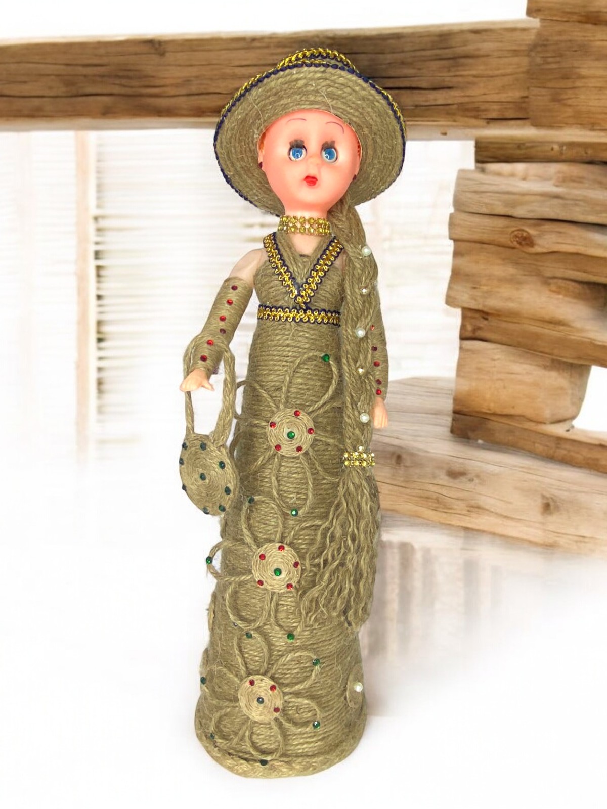 D04,1 Handmade Jute Doll